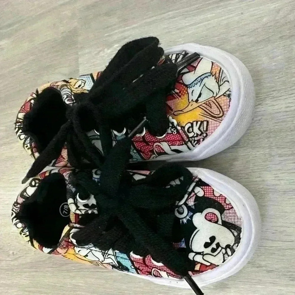 6. DISNEY PARKS LITTLE GIRLS CARTOON PRINTED LOW TOP TENNIS SHOES SIZE 7/8 - Picture 5 of 8